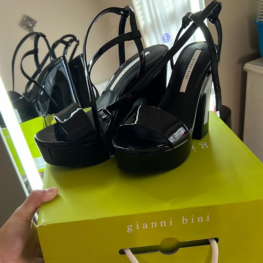Gianni Bini Black Patent Leather Platform Heels